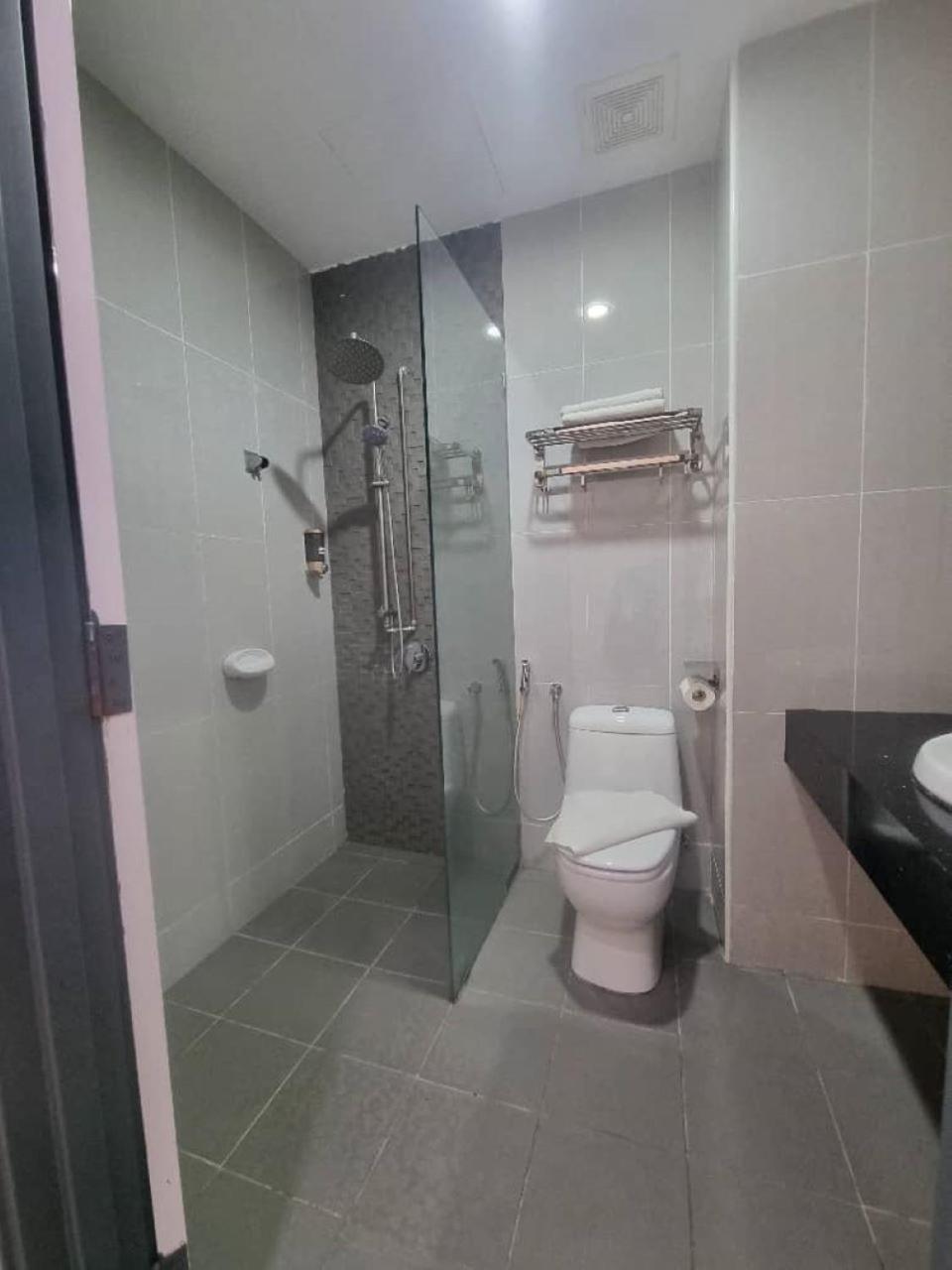 Avatel Jelutong Hotel Gelugor Bagian luar foto